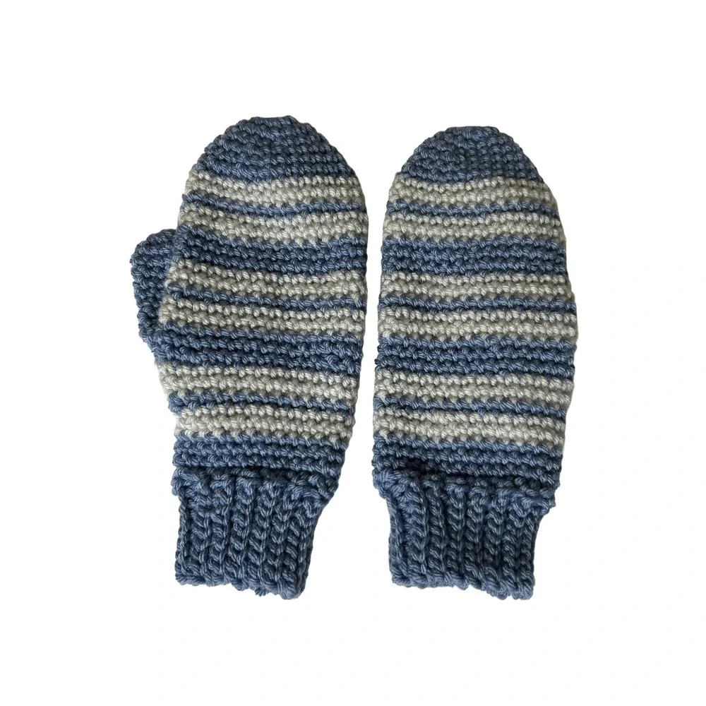 NWOT Handmade Blue Cream Chunky‎ Knit Mittens Winter Cozy Warm Accessories